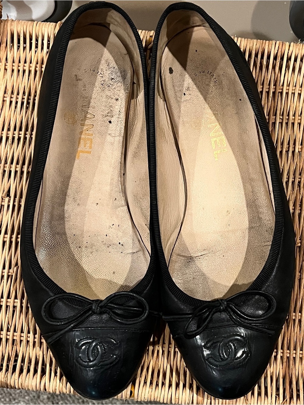 CHANEL Black Leather Ballet Flats with Grosgrain Bow Trim - Picture 8 of 10
